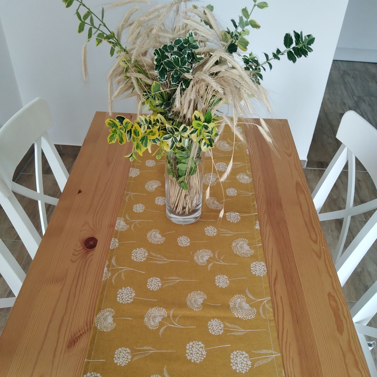 Běhoun na stůl pampelišky 135x40cm okrová